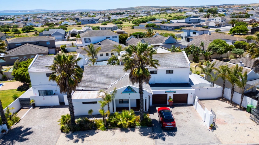8 Bedroom Property for Sale in Country Club Western Cape